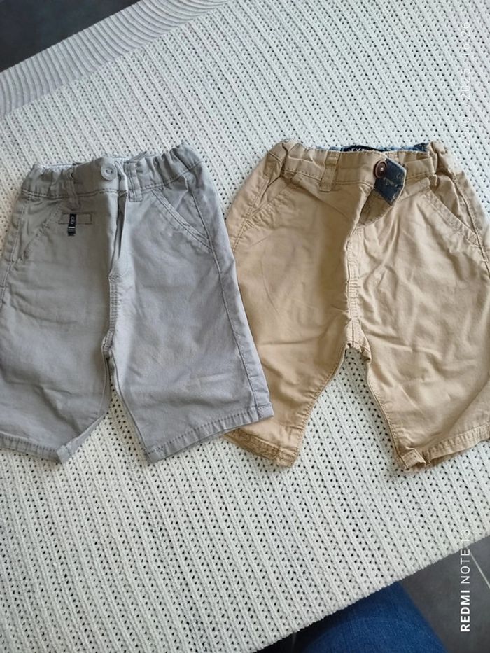 2 shorts chinos 18 mois
