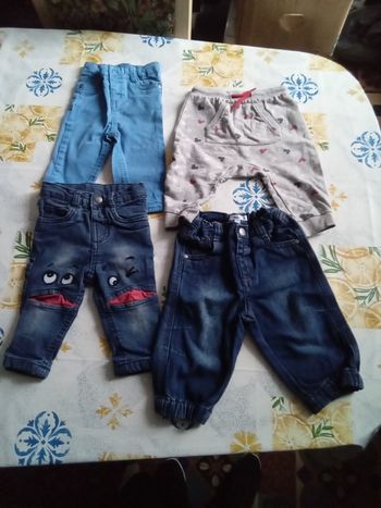 Lot pantalons garçons t 6 mois