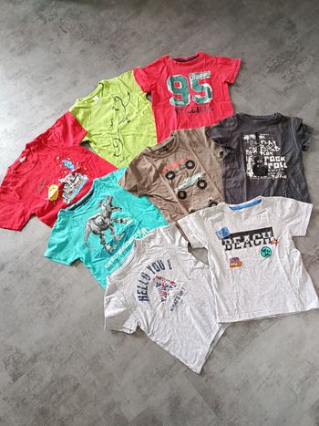 Lot 8 tee-shirts 4 ans 