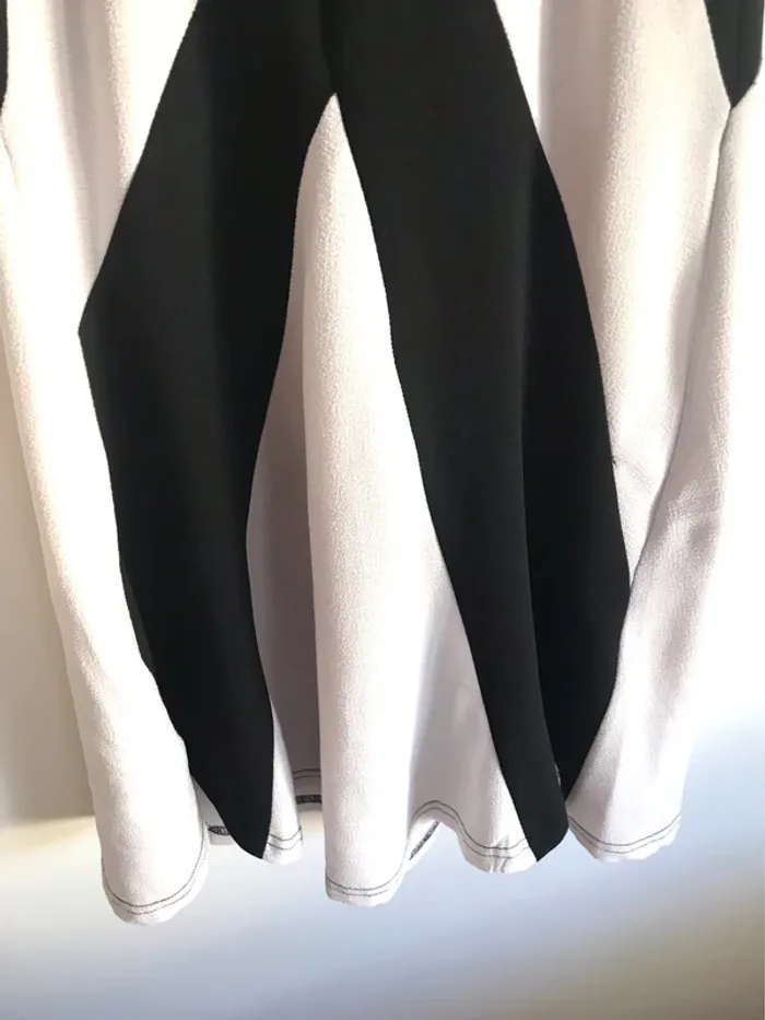 Robe graphique noire et blanche Agathe Velmont taille 36 - photo numéro 4