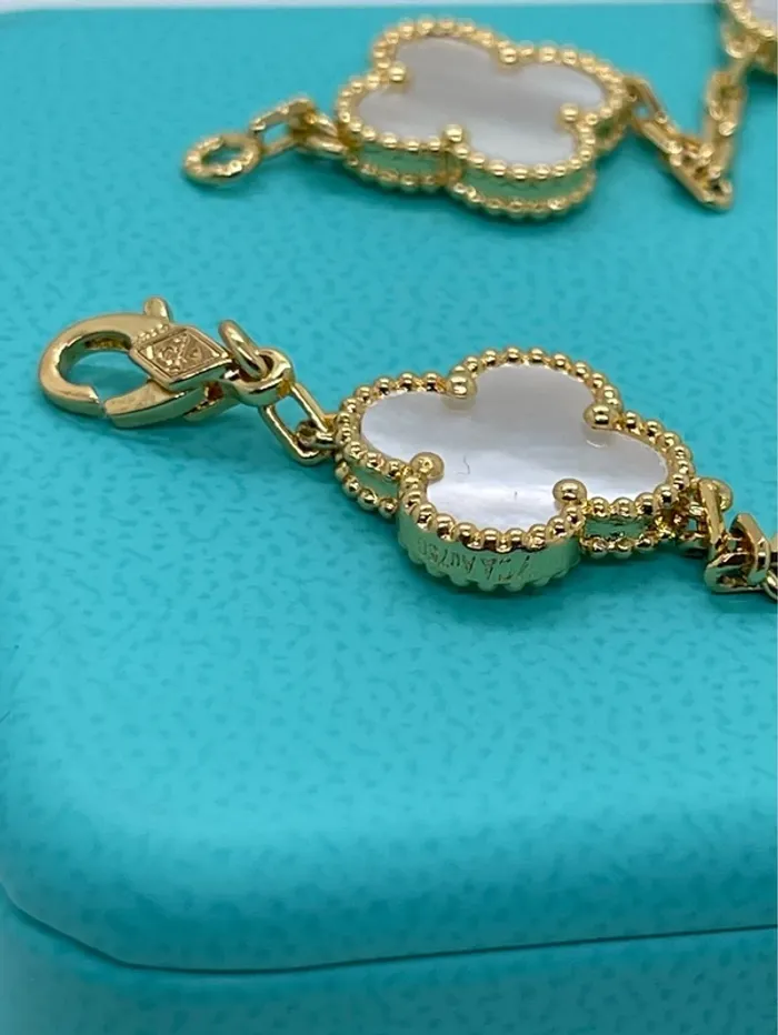 Bracelet 5 trèfles 15mm plaqué or nacré