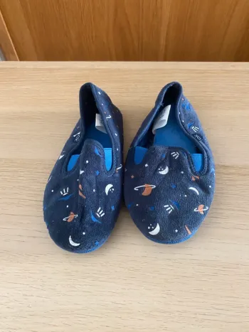 Chaussons pantoufles garçon bleu étoile planète galaxie système solaire okaidi pointure 30