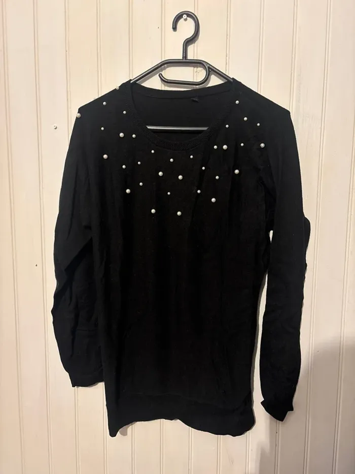 Pull noir avec perles