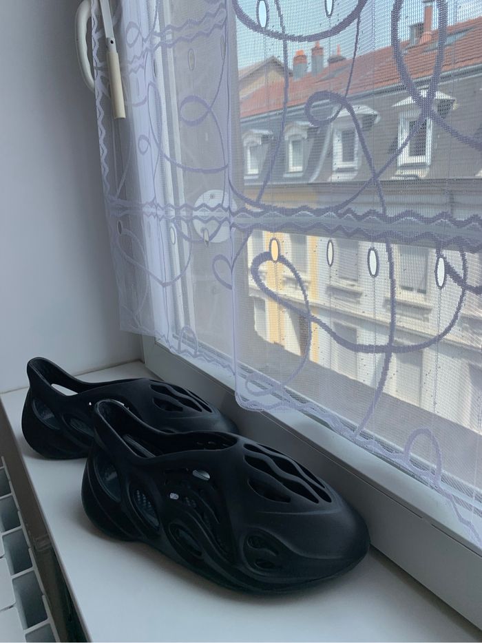 Paire de Yeezy Foam Runner - taille 43- Noir