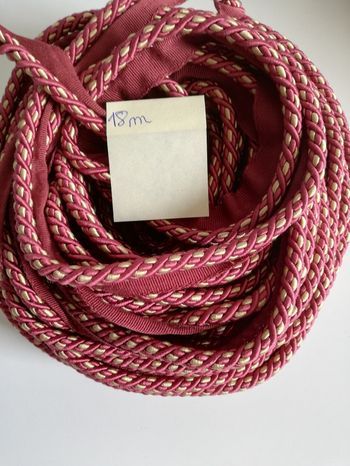 18 mètres de corde rouge et beige pour loisirs créatifs