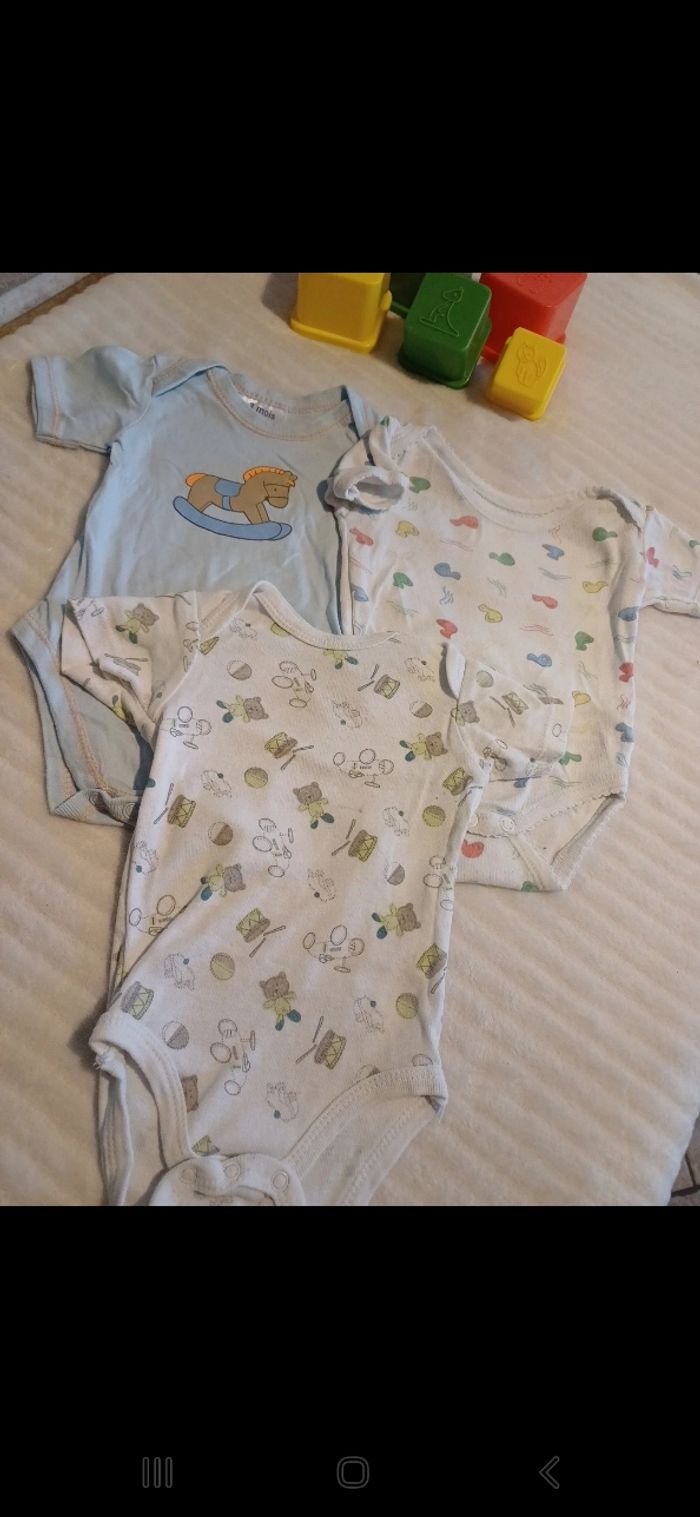 Lot de 3 bodies bébé taille 3 mois