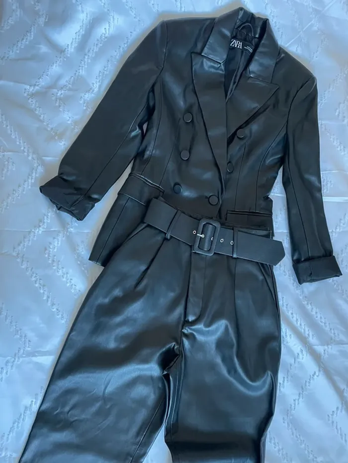 Ensemble tailleur blazer + pantalon ceinturée Zara en similicuir Taille XS/S - photo numéro 15