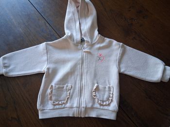 Sweat zippé léger à capuche rose de marque Tape à l’œil (TAO)