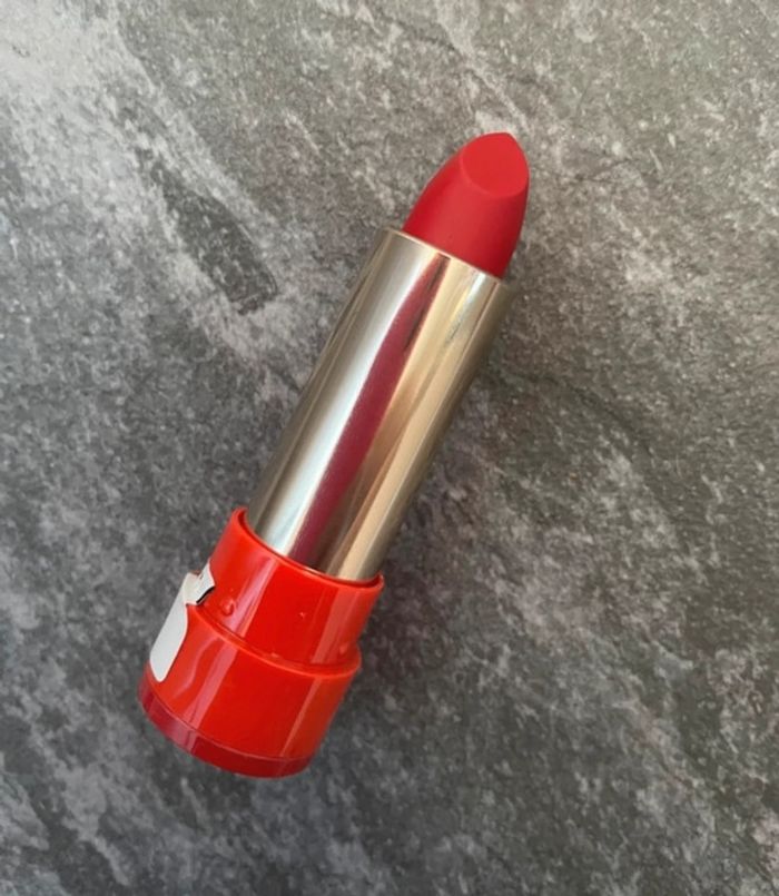Rouge à lèvres rouge mat - photo numéro 3