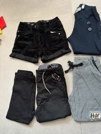 4 pantalons et 1 short 2 ans