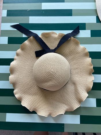 Chapeau ondulé noeud noir