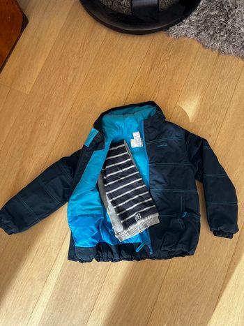Blouson quechua 6 ans + écharpe offerte