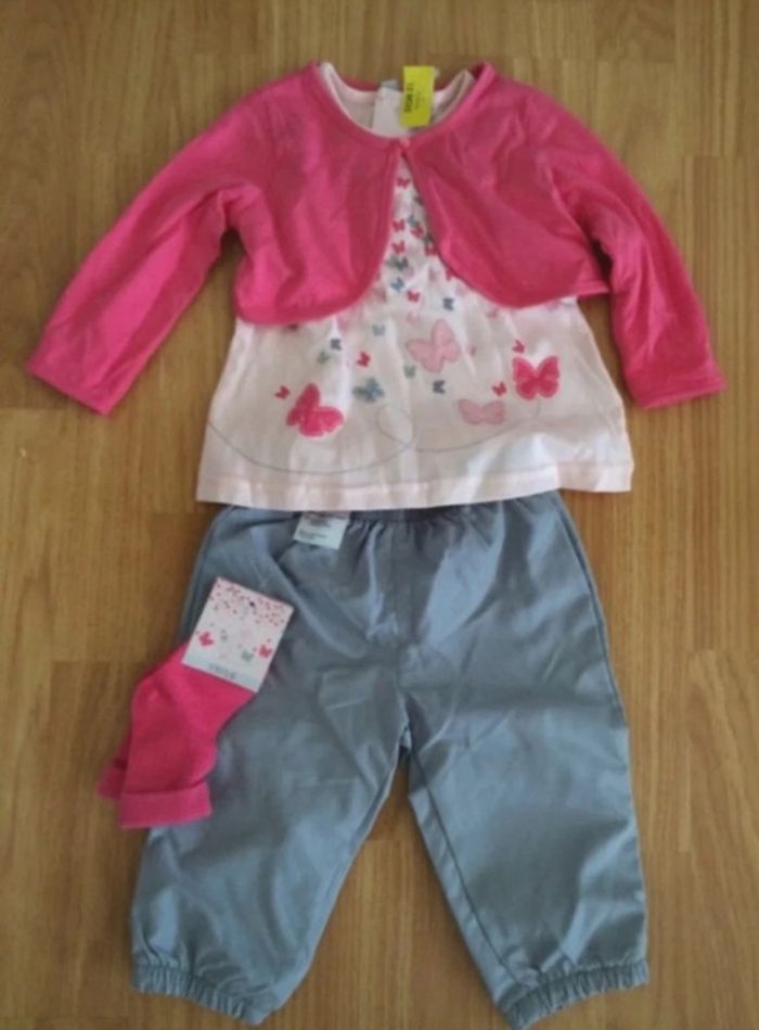 Magnifique ensemble papillon 🦋 neuf 12 mois