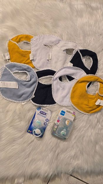 🥰😍Lot bavoirs KIABI et sucettes MAM/DODDIE  🥰😍