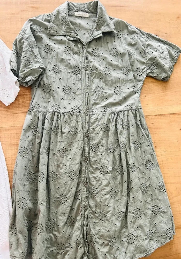 2 robes broderie et anglaise - photo numéro 3