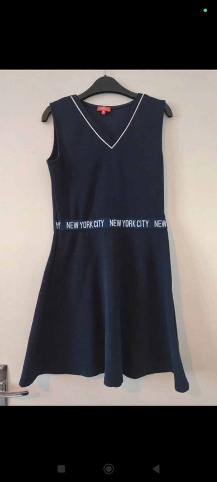 Robe bleu marine ceintrée et évasée taille S Tissaïa