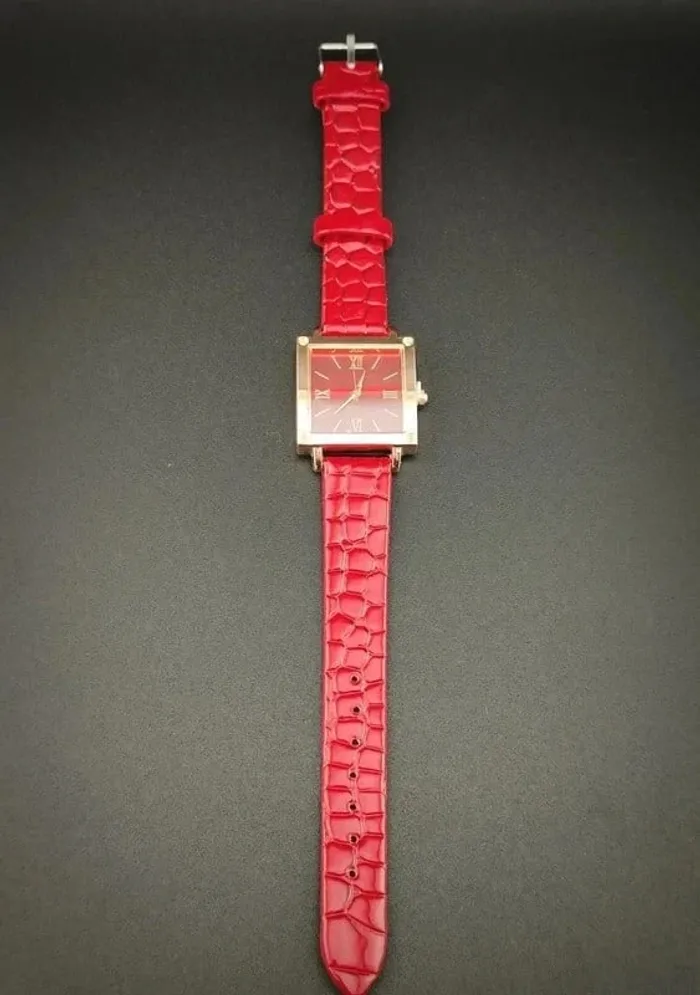Montre carrée rouge & doré, chiffres romains - photo numéro 3