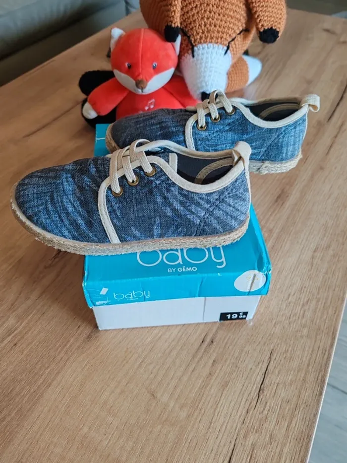 Chaussures espadrilles tbe peu portées 27 2 points noirs intérieurs cause étiquette collée kiabi - photo numéro 11