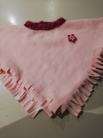 Poncho rose avec fleur fille 2 ans