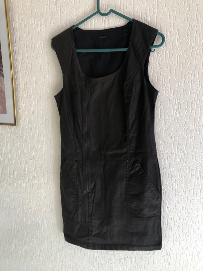 Robe marron IKkS 40 18 % résine synthétique