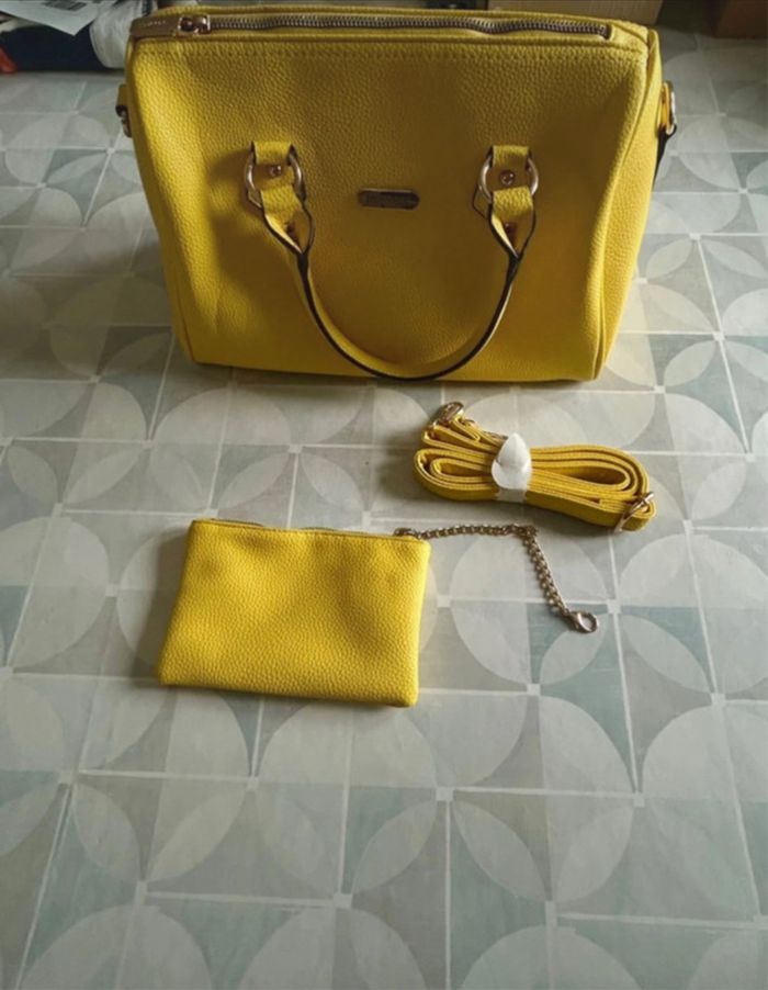 Sac à main jaune avec petite pochette  - Gussaci - Neuf