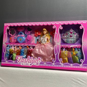 Poupée avec acssessoires fashion