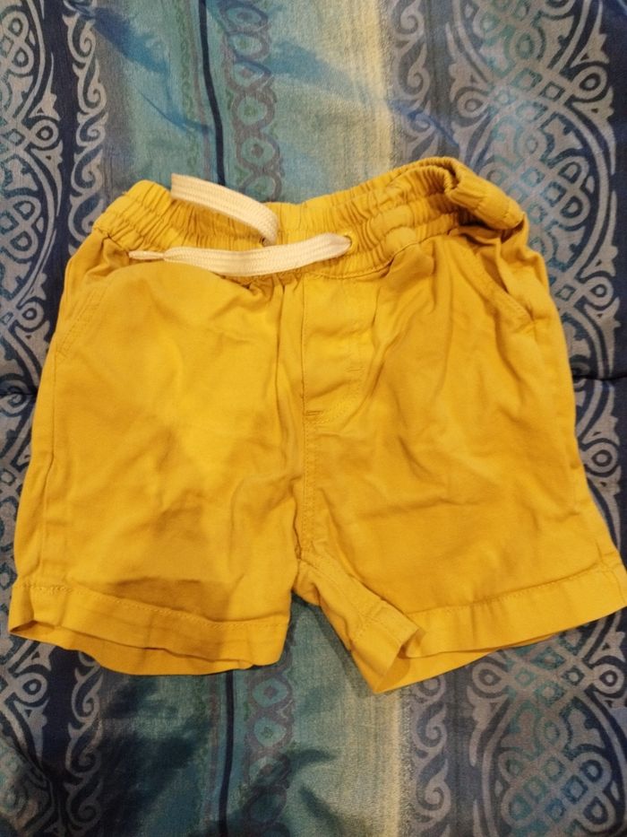 Short jaune