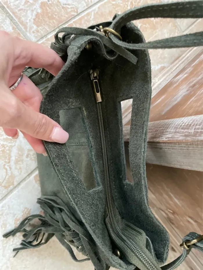 Sac bohème cuir vert avec franges et bandoulière - photo numéro 6