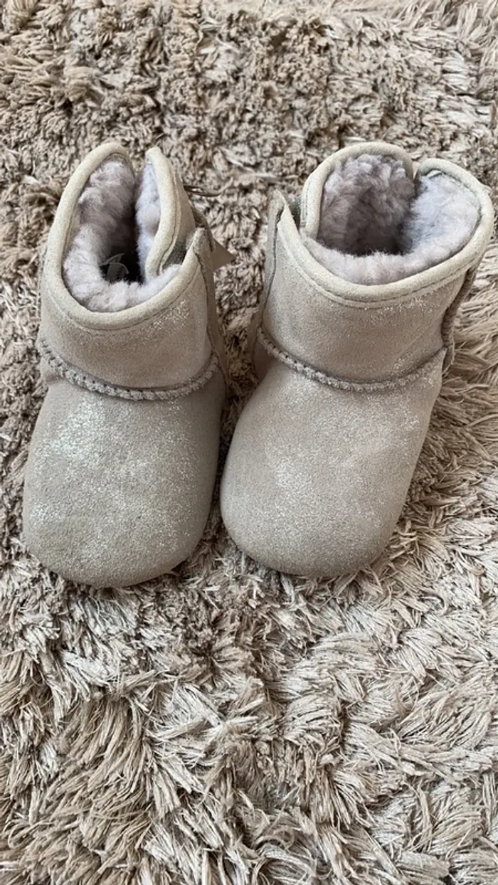 Bottes fourrées UGG - photo numéro 2