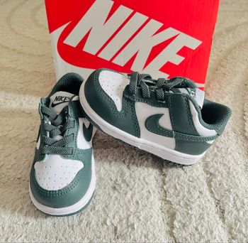 Nike dunk low pointure 21 neuves 