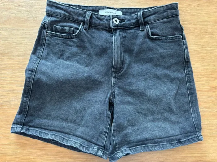Short noir