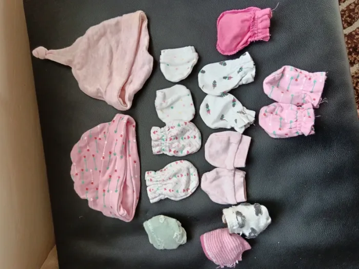 Lots de chaussettes, bonnets, gants bébé - photo numéro 4