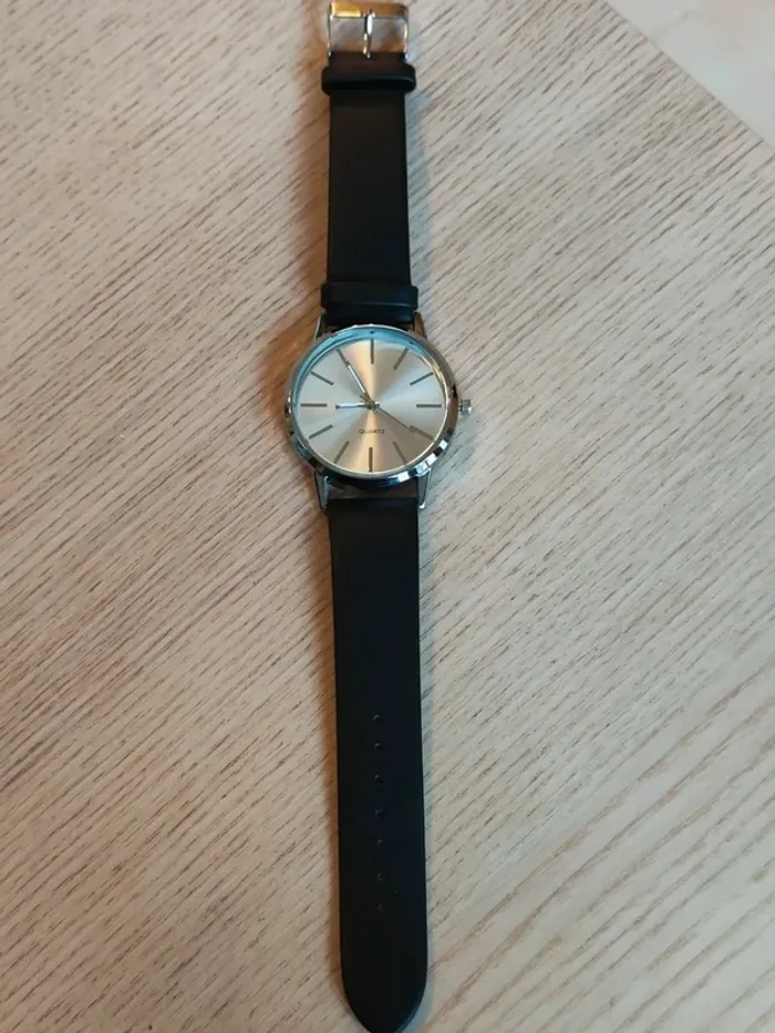 Montre noire, minimum, full argentée - photo numéro 4