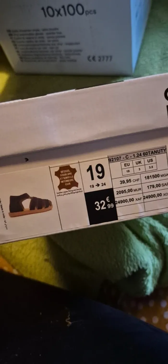 Chaussures taille 19 - photo numéro 4