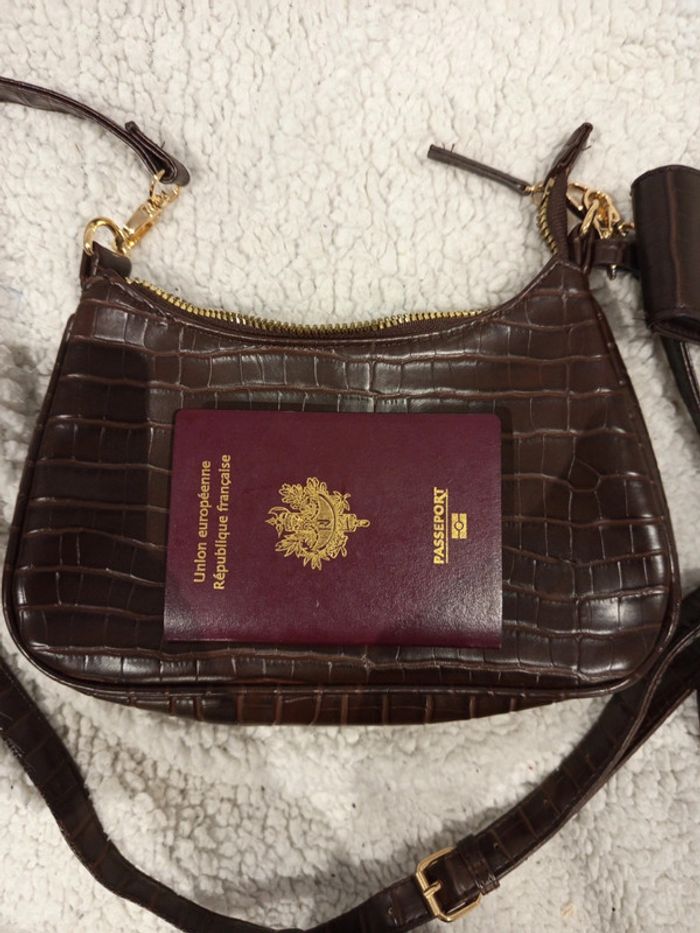 🔝 Petit sac à bandoulière sac à main Primark effet croco marron et doré en PVC et polyester - photo numéro 9