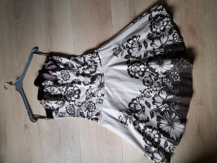 Robe courte dos nu