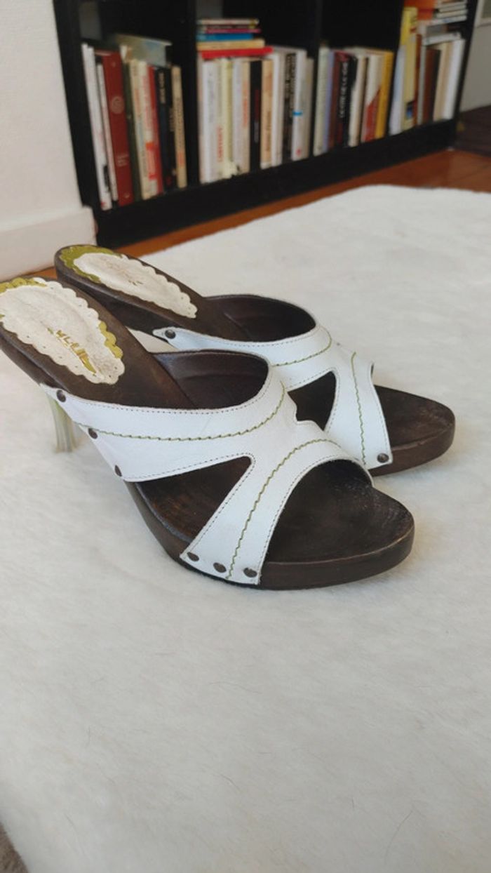 Magnifique mule escarpins vintage ouverts en cuir et bois talon fine transparente - photo numéro 2