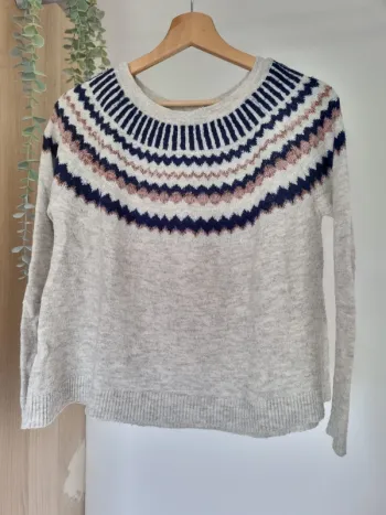 Pull gris géometrie