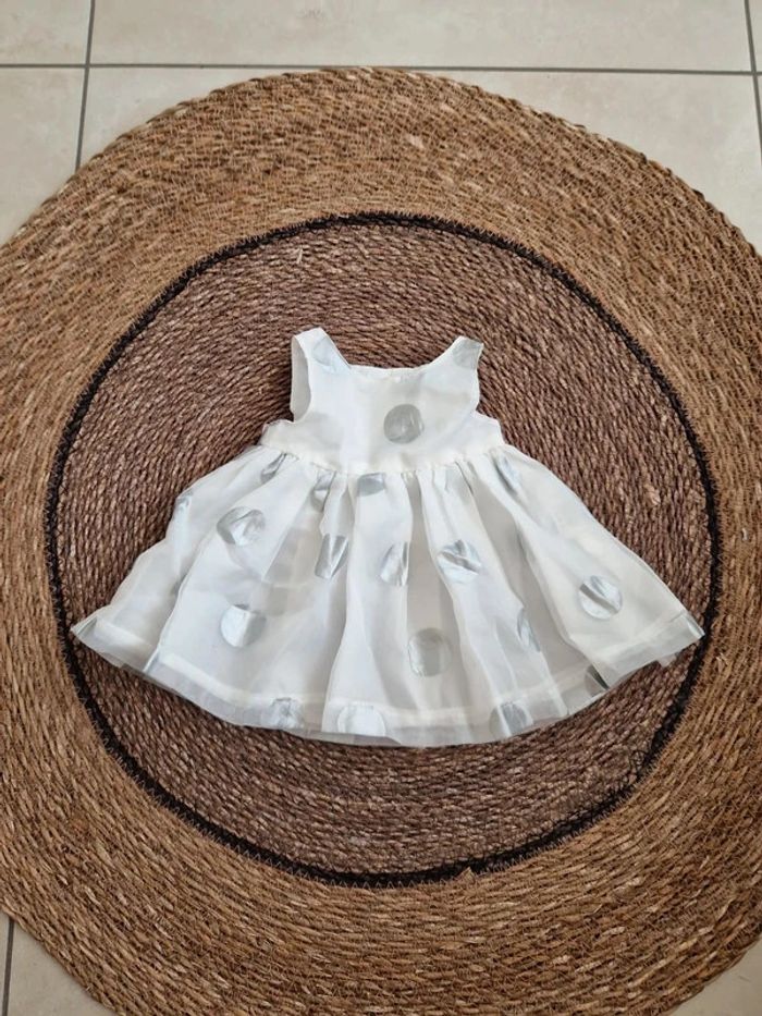 Jolie robe de cérémonie Kiabi taille 1 mois