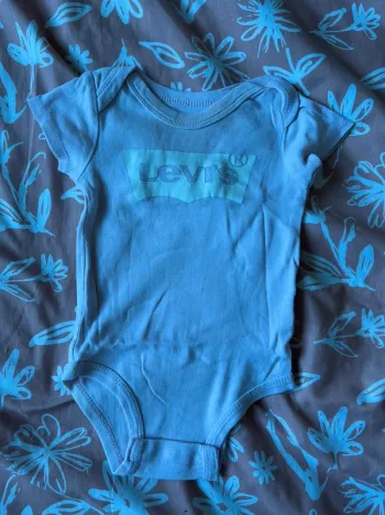 Body Levis 6-12mois