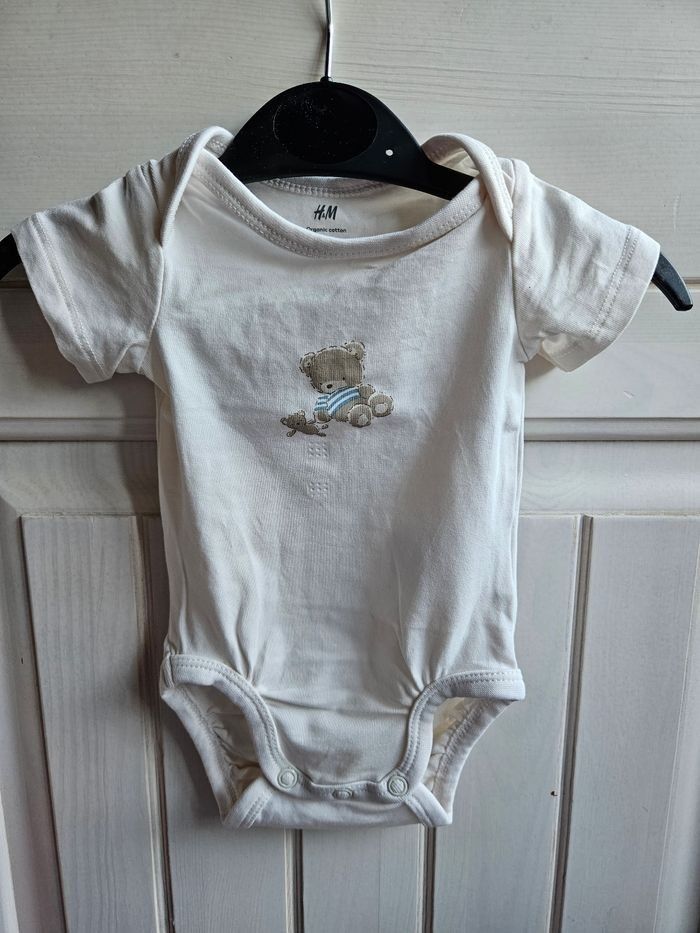 Ensemble H&M Body Manches Courtes & Short Bébé (Taille 56) – Ourson - photo numéro 3