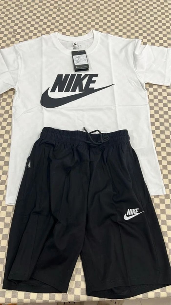 Ensemble Nike t-shirt short blanc noir