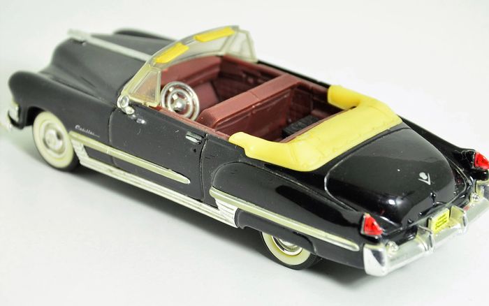 Miniature Cadillac Coupé de Ville 1/43 - photo numéro 2