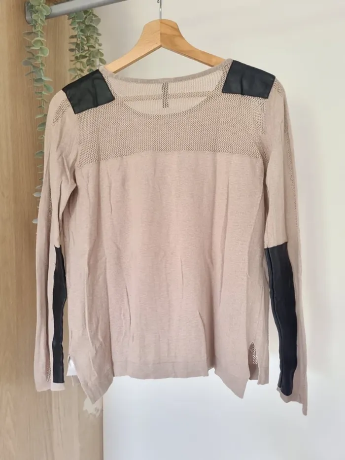 Pull fin taupe avec élément cuir noir - photo numéro 2