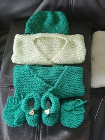 Layette fait main naissance 1 mois neuf 