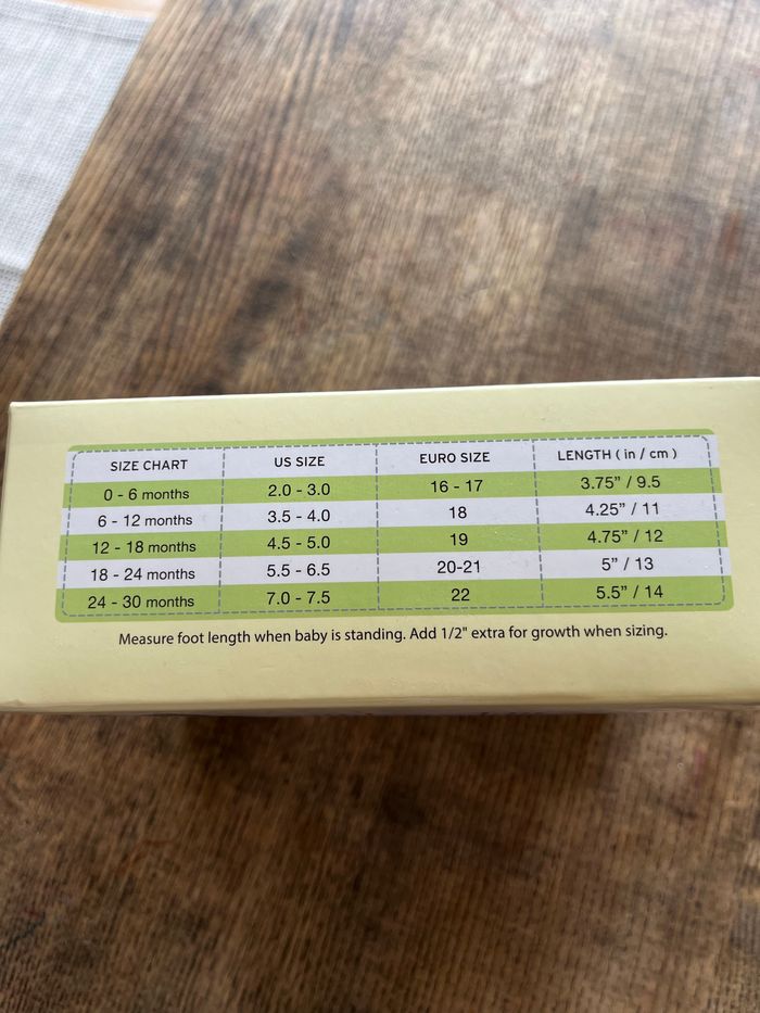 Chaussures Jack&Lily My Mocs fraises 6-12 mois 18 neuves - photo numéro 4