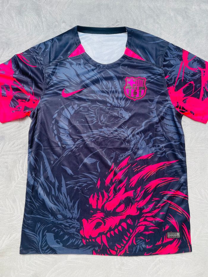 Maillot concept foot Barça noir et rouge  dragon taille M