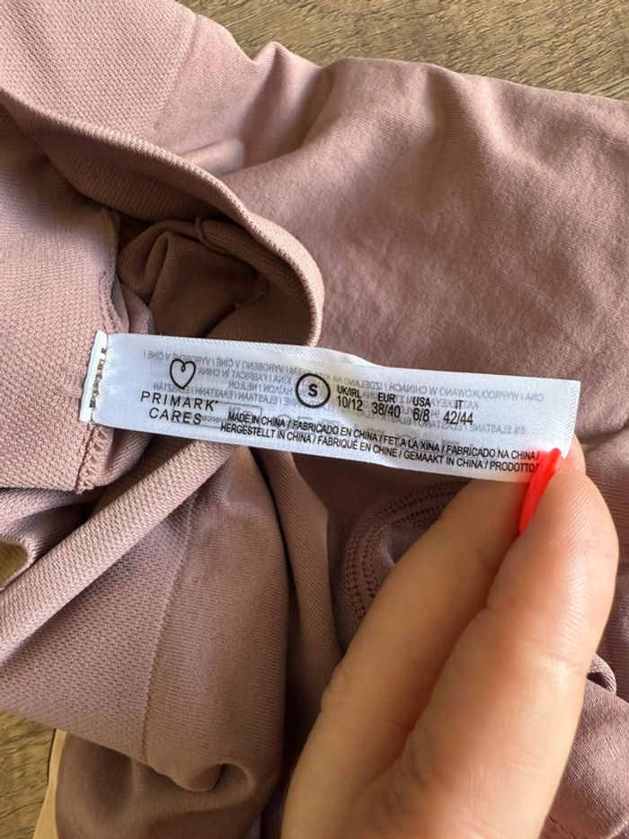 Lot brassière sport + 3 shorts S - photo numéro 4