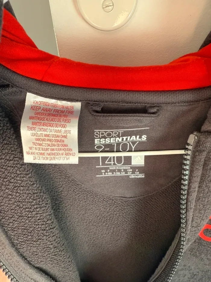 Gilet à capuche gris et rouge Adidas garçon 9/10 ans - photo numéro 4