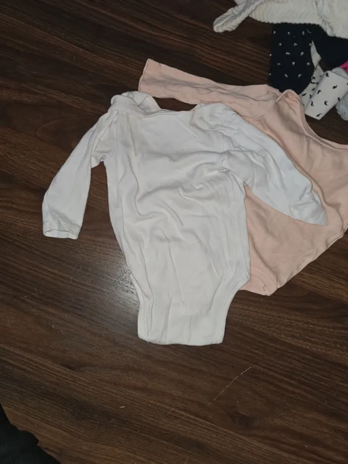 Lot de 4 bodys 6 mois - photo numéro 4